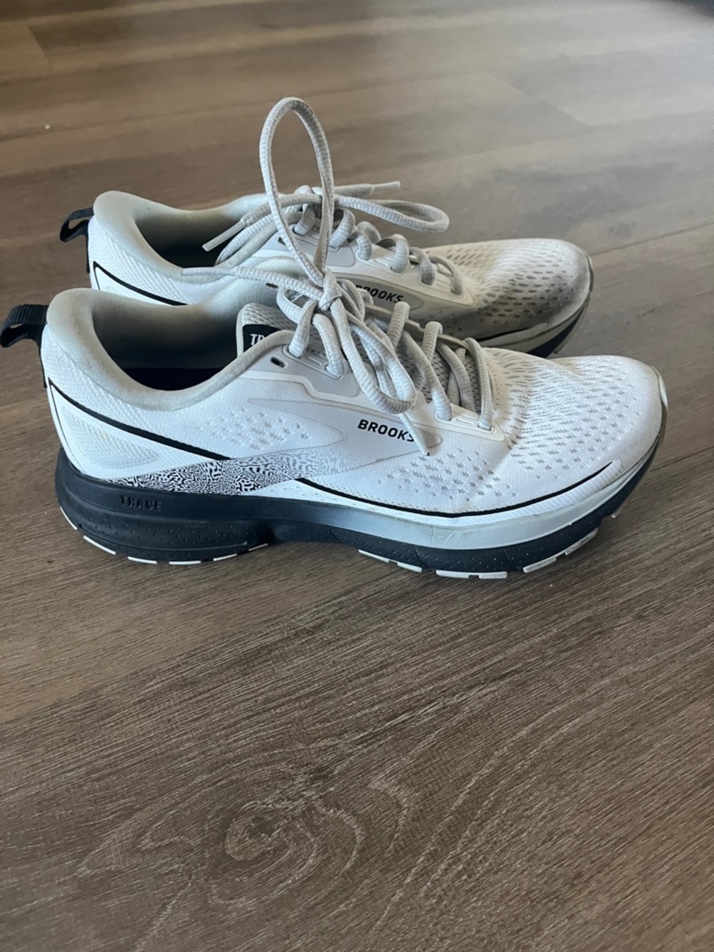 Brooks White and Black Womens Running Shoes